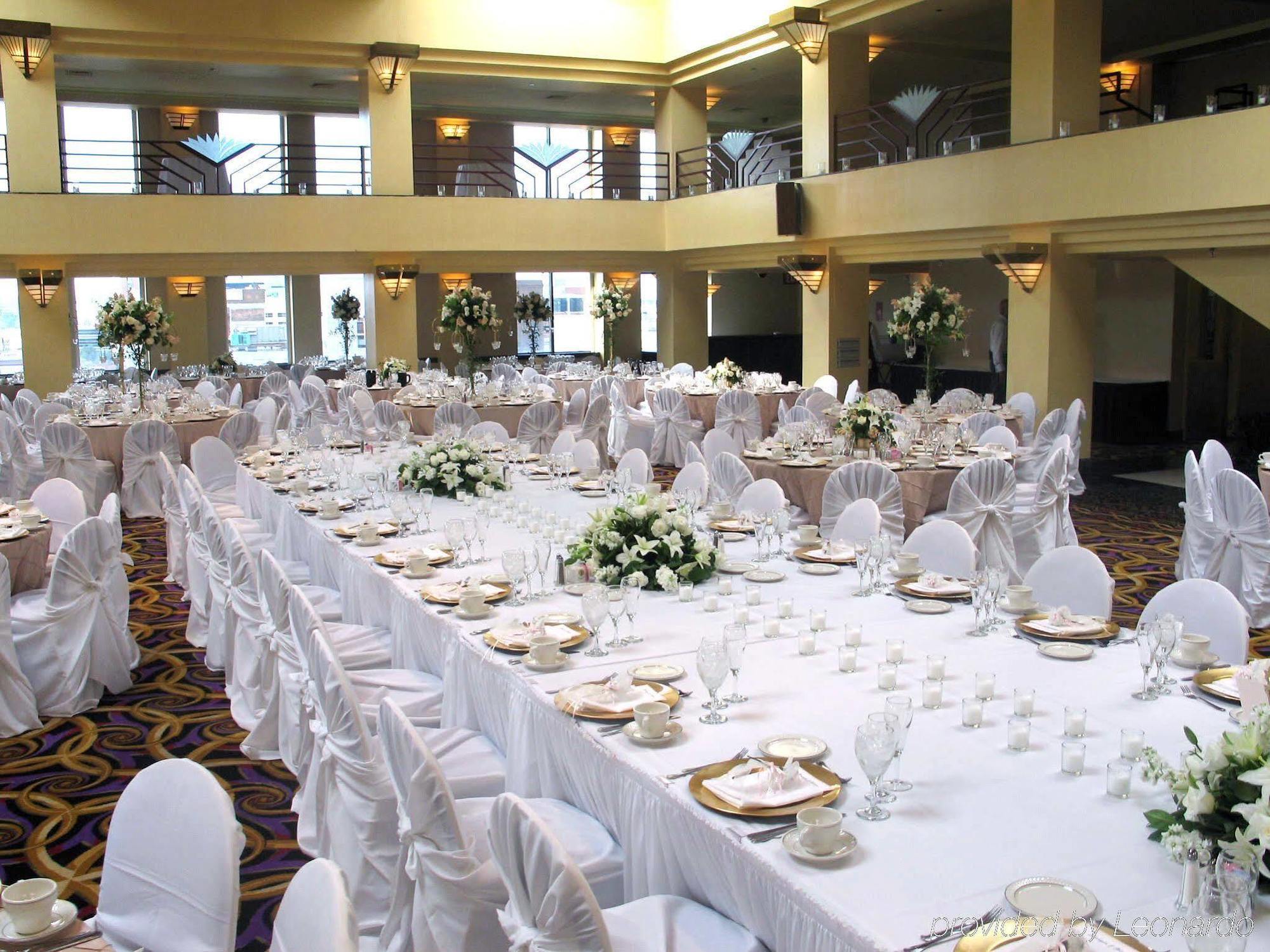 Atheneum Suite Hotel Detroit Exterior foto